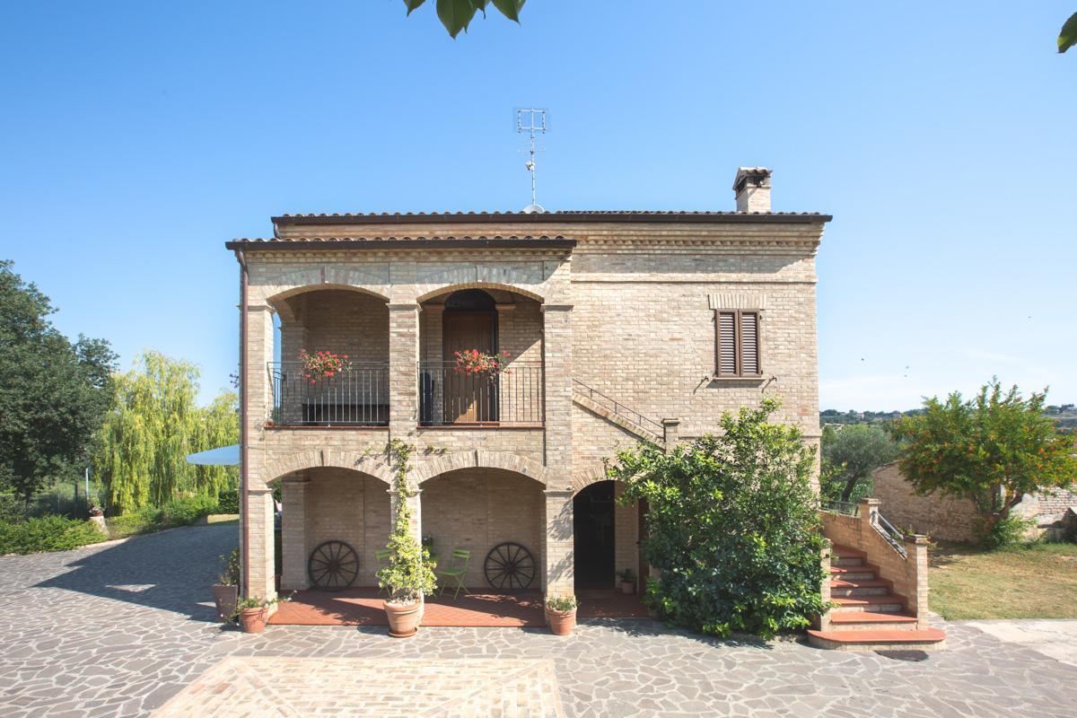 Bed And Breakfast Aratro & Rosmarino ชิวิตาโนวา มาร์เค ภายนอก รูปภาพ